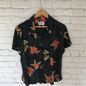 Vintage Hawaiian style button up top floral shirt